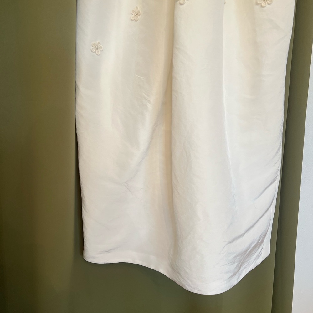 RAINEY DRESS IN IVORY SILK FAILLE WITH FLORAL APPLIQUÉ - Picture 8 of 11